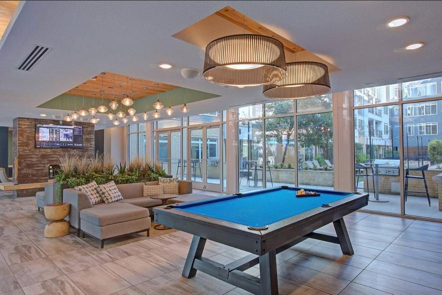 Beautiful Riverwalk Apt With Full Amenities, King Bed & Free Parking San Antonio Luaran gambar