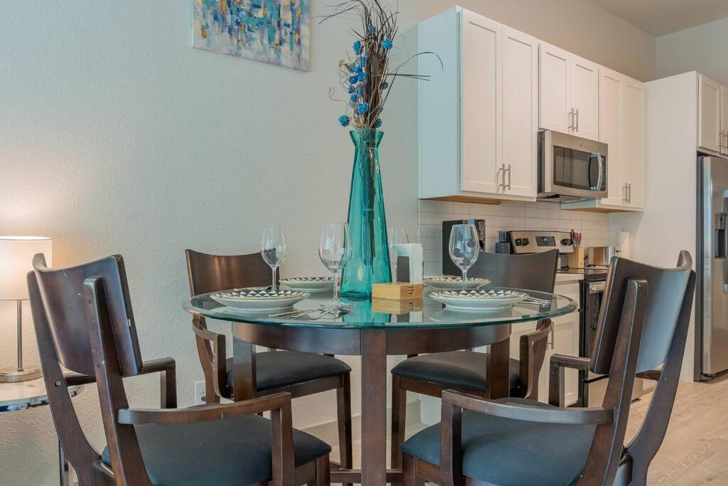 Beautiful Riverwalk Apt With Full Amenities, King Bed & Free Parking San Antonio Luaran gambar