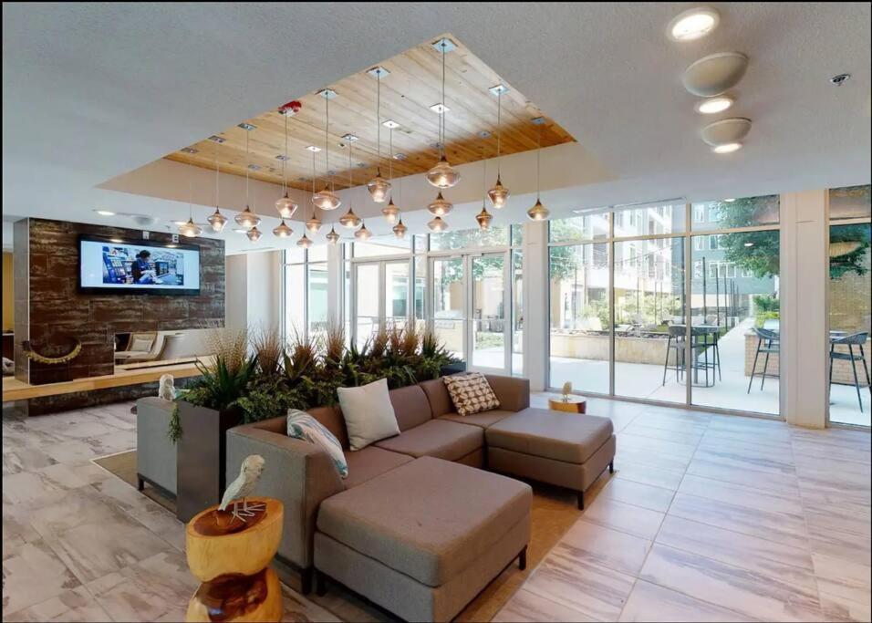 Beautiful Riverwalk Apt With Full Amenities, King Bed & Free Parking San Antonio Luaran gambar
