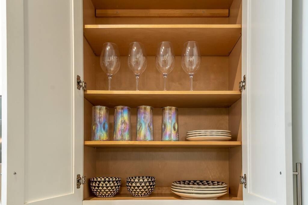 Beautiful Riverwalk Apt With Full Amenities, King Bed & Free Parking San Antonio Luaran gambar