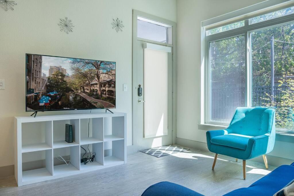 Beautiful Riverwalk Apt With Full Amenities, King Bed & Free Parking San Antonio Luaran gambar