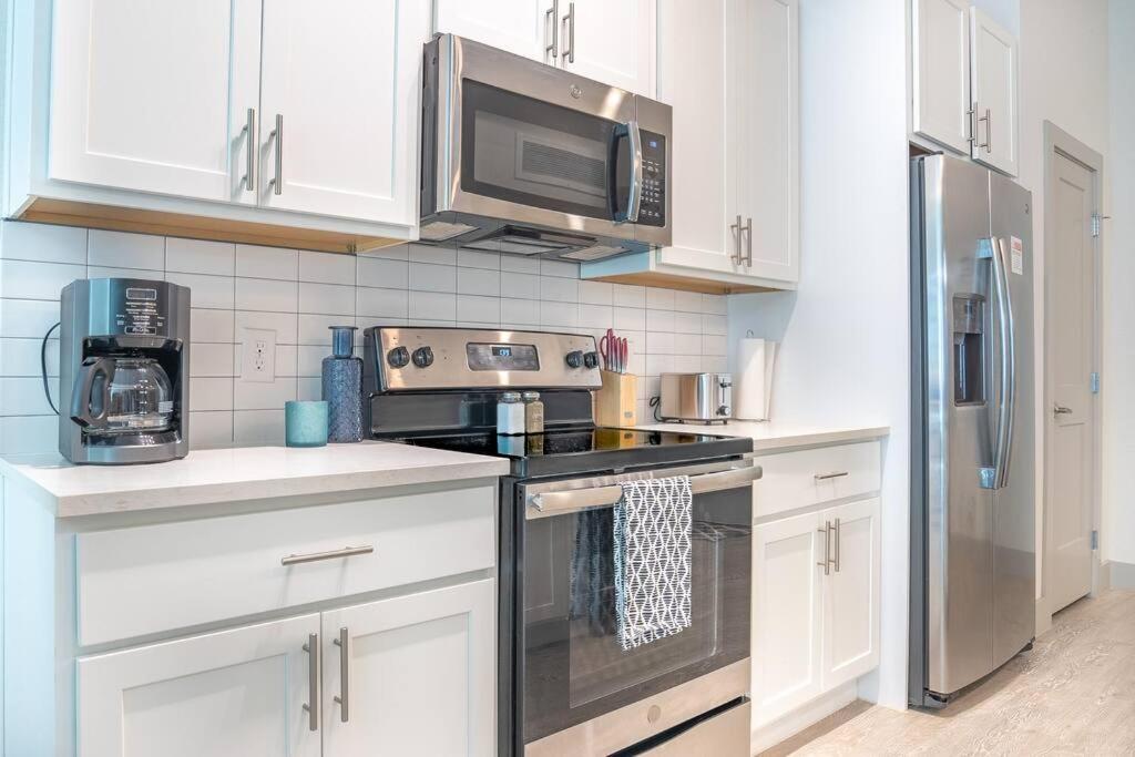 Beautiful Riverwalk Apt With Full Amenities, King Bed & Free Parking San Antonio Luaran gambar