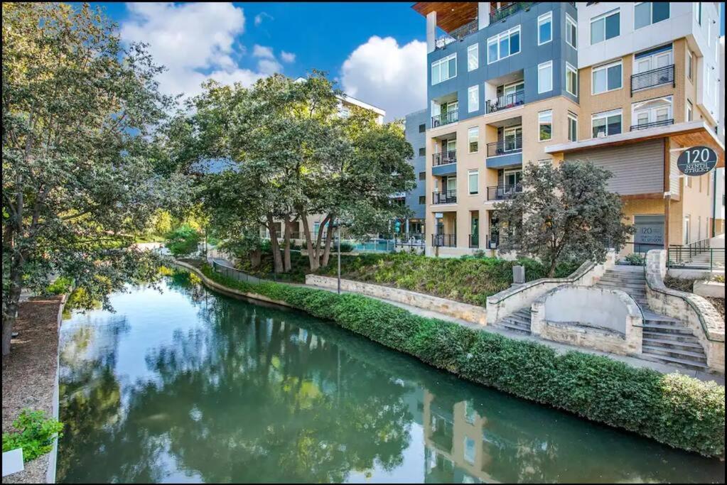 Beautiful Riverwalk Apt With Full Amenities, King Bed & Free Parking San Antonio Luaran gambar