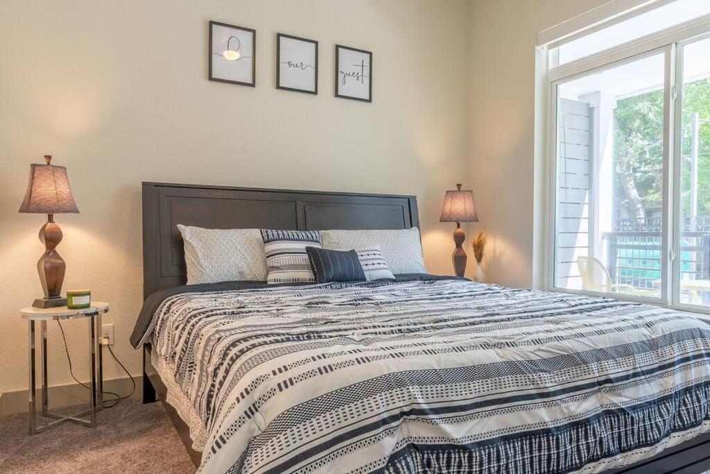 Beautiful Riverwalk Apt With Full Amenities, King Bed & Free Parking San Antonio Luaran gambar